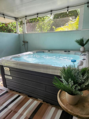 Charming ENTIRE HOME 6p Jacuzzi, garden & parking - WEST PALM BEACH